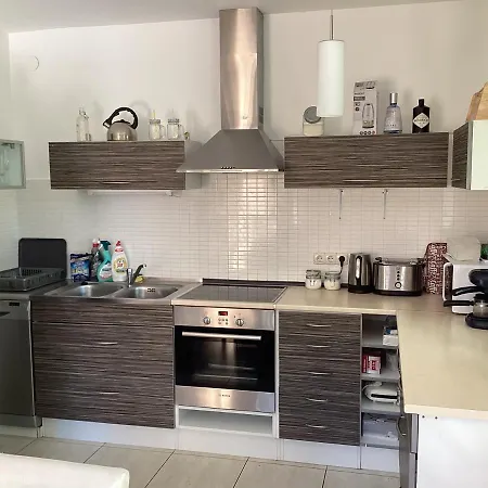 Mellet Levo, Csendes, Kenyelmes Haz