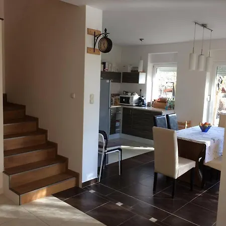 Mellet Levo, Csendes, Kenyelmes Haz *