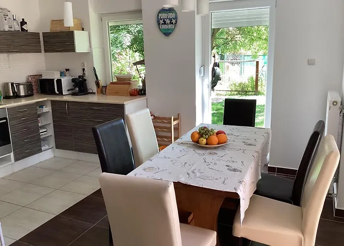 Mellet Levo, Csendes, Kenyelmes Haz 펜션 *