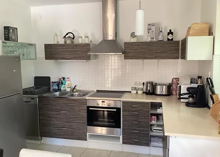 Mellet Levo, Csendes, Kenyelmes Haz