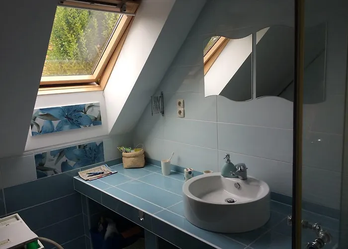 Mellet Levo, Csendes, Kenyelmes Haz 시글리게트