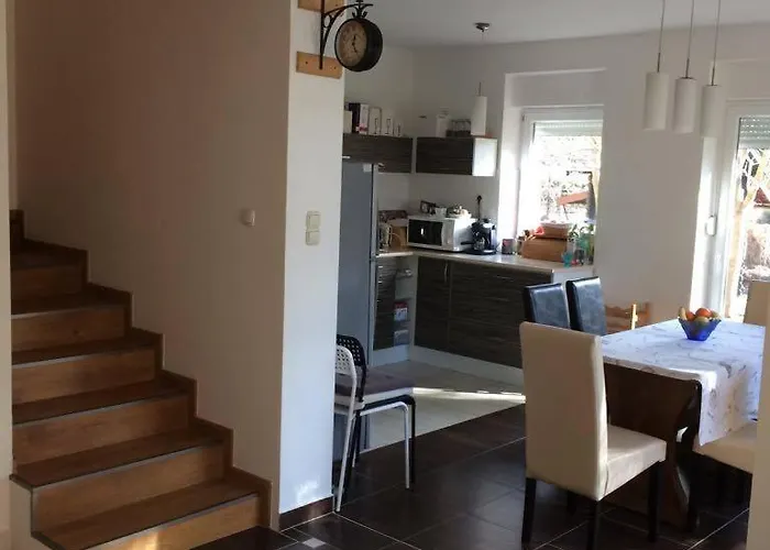 Mellet Levo, Csendes, Kenyelmes Haz *